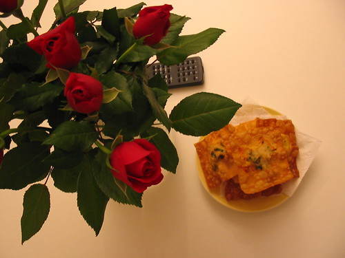 Red Rose with Fried Pangsit