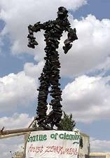 Statue de Saddam par Zerak Mera